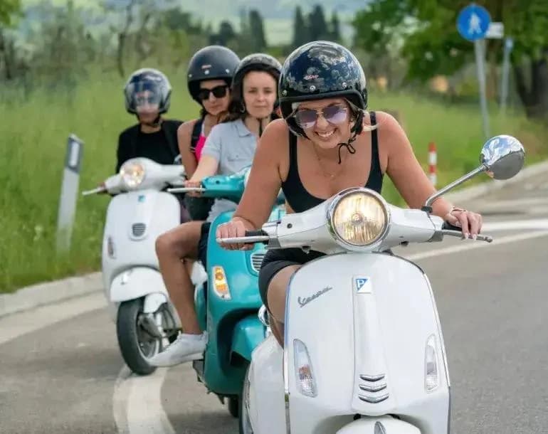 Ingresso e biglietti per Intorno alle colline di Firenze in Vespa elettrica - Self Drive