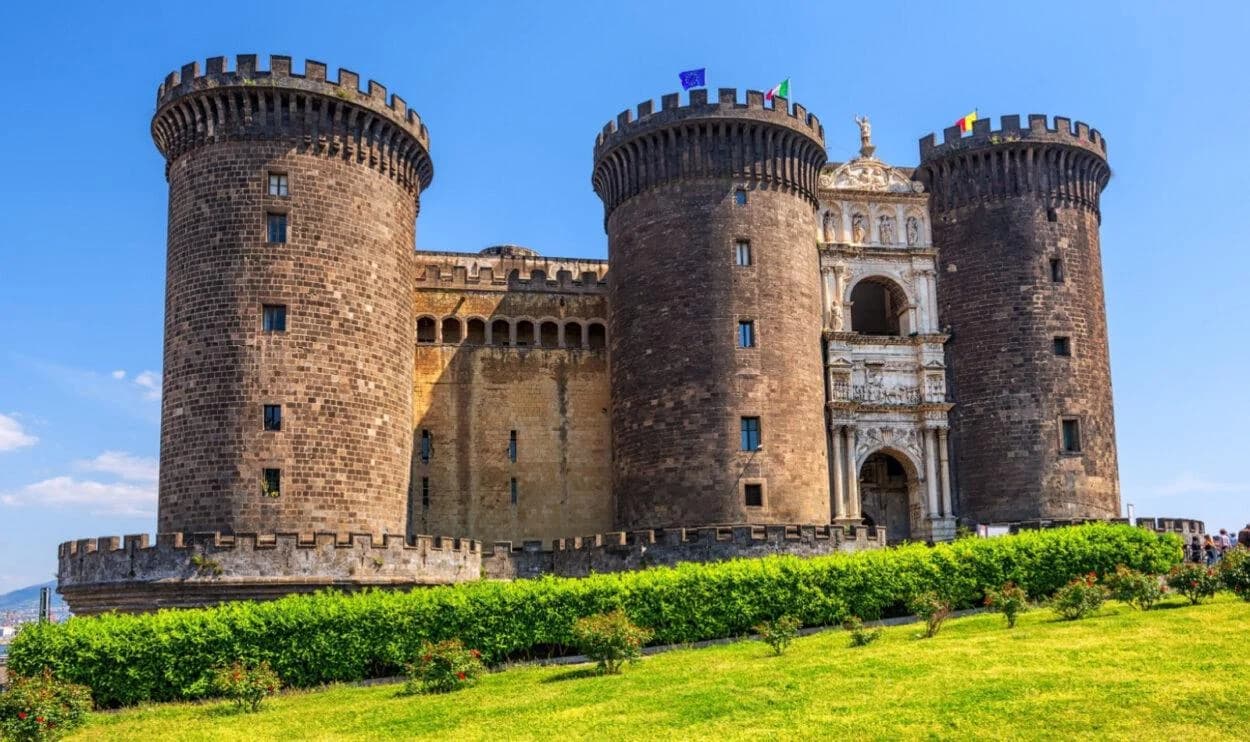 Ingresso e biglietti per TOUR DELLA CITTÀ DI NAPOLI CON LE ROVINE SOTTERRANEE