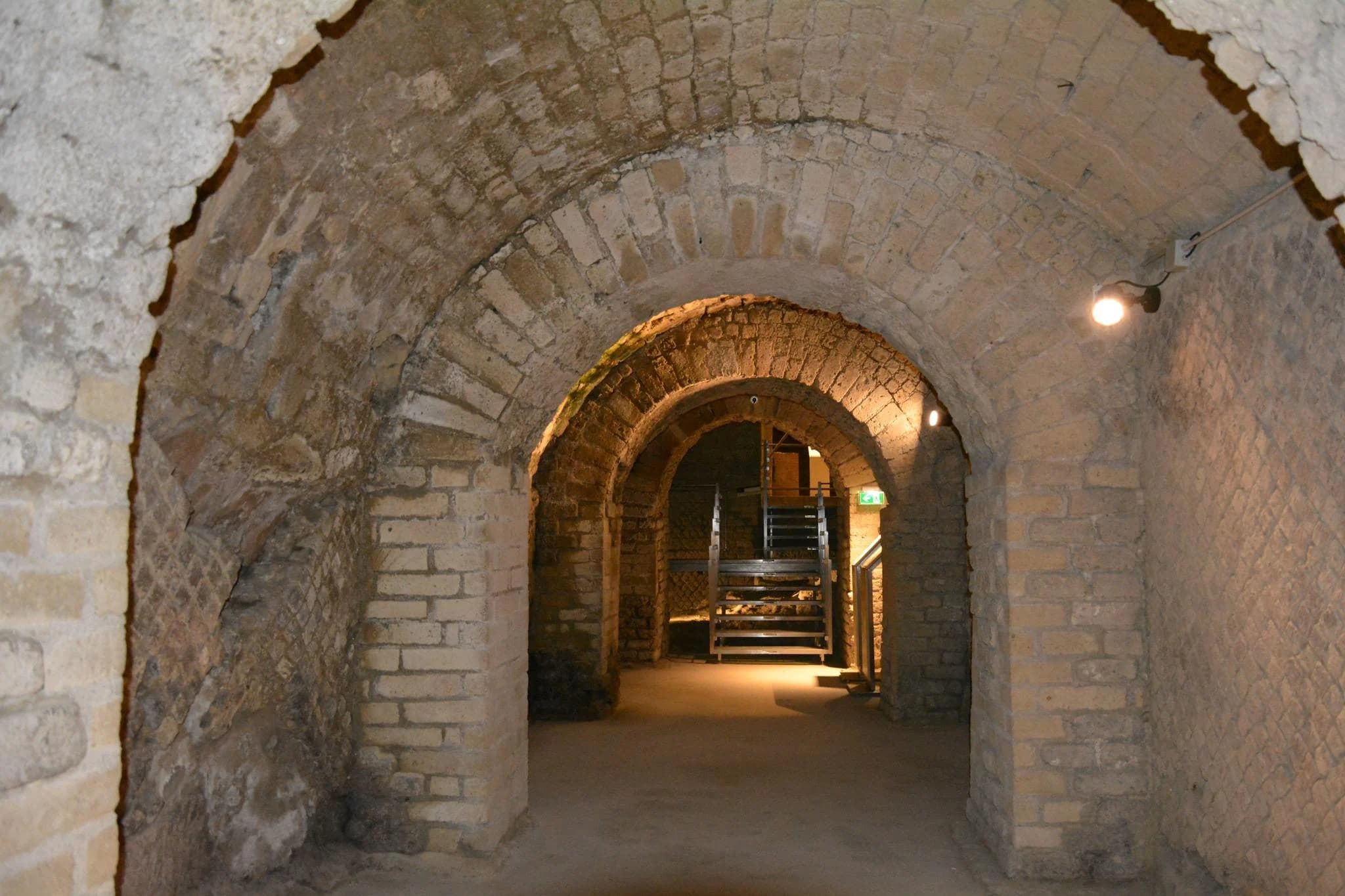 Ingresso e biglietti per TOUR DELLA CITTÀ DI NAPOLI CON LE ROVINE SOTTERRANEE