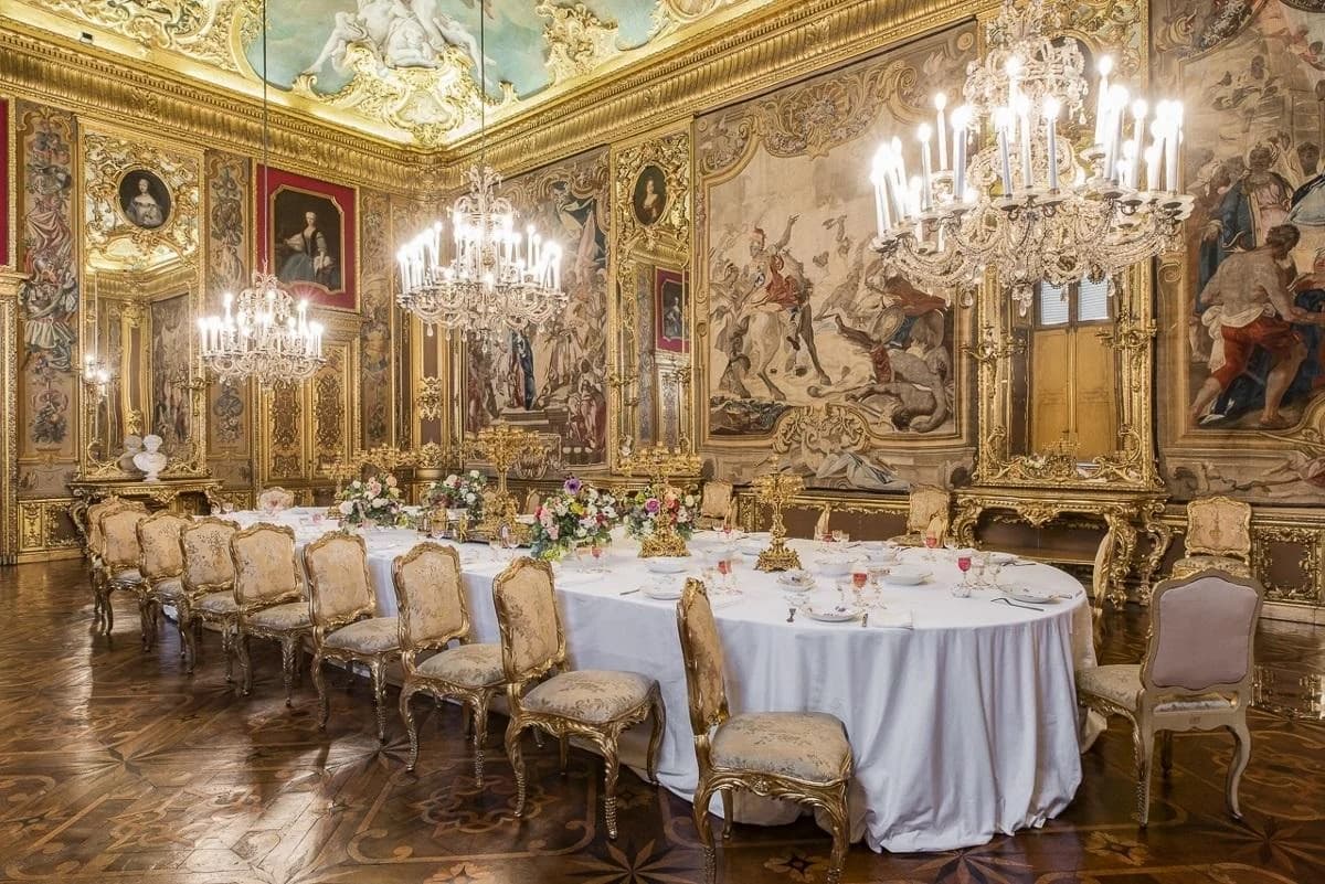 Ingresso e biglietti per Visita guidata a Palazzo Reale e giro città