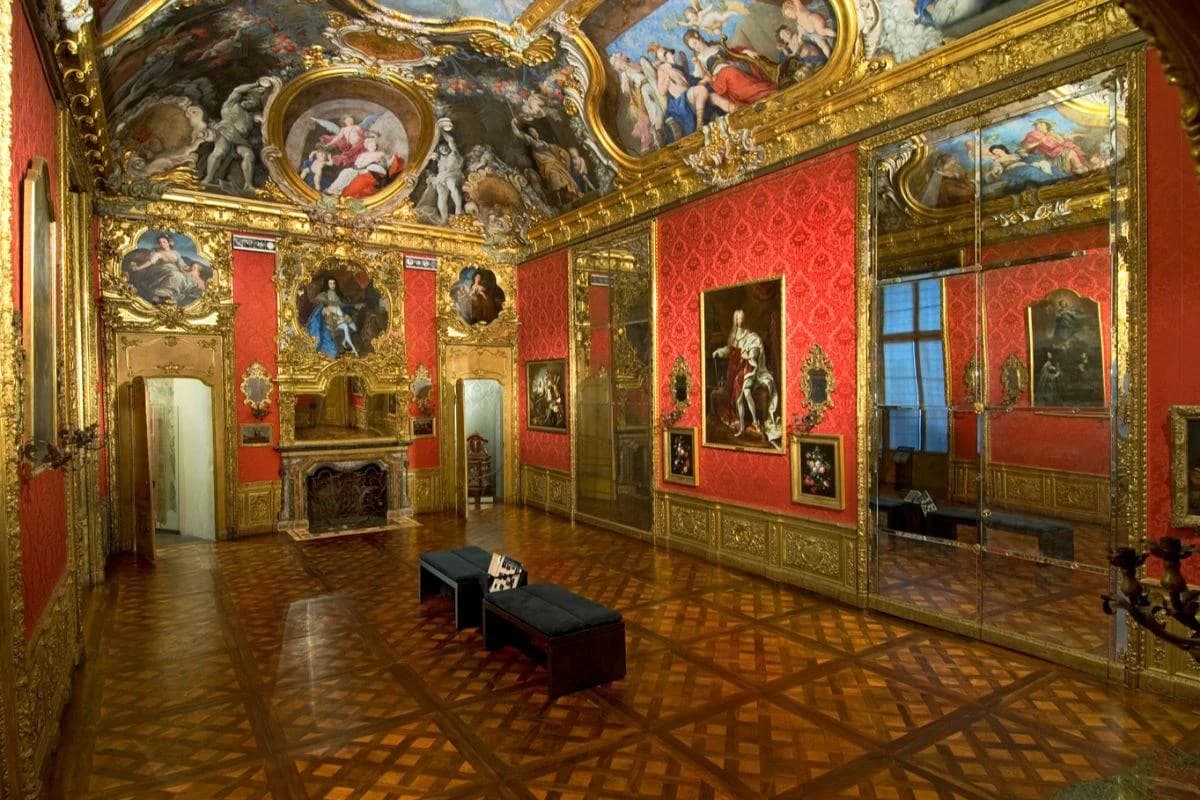Ingresso e biglietti per Visita guidata a Palazzo Reale e giro città