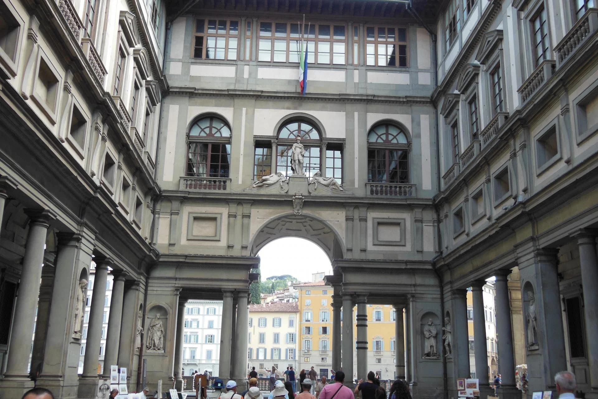 Ingresso e biglietti per Visita Guidata: Galleria dell'Accademia e Galleria degli Uffizi