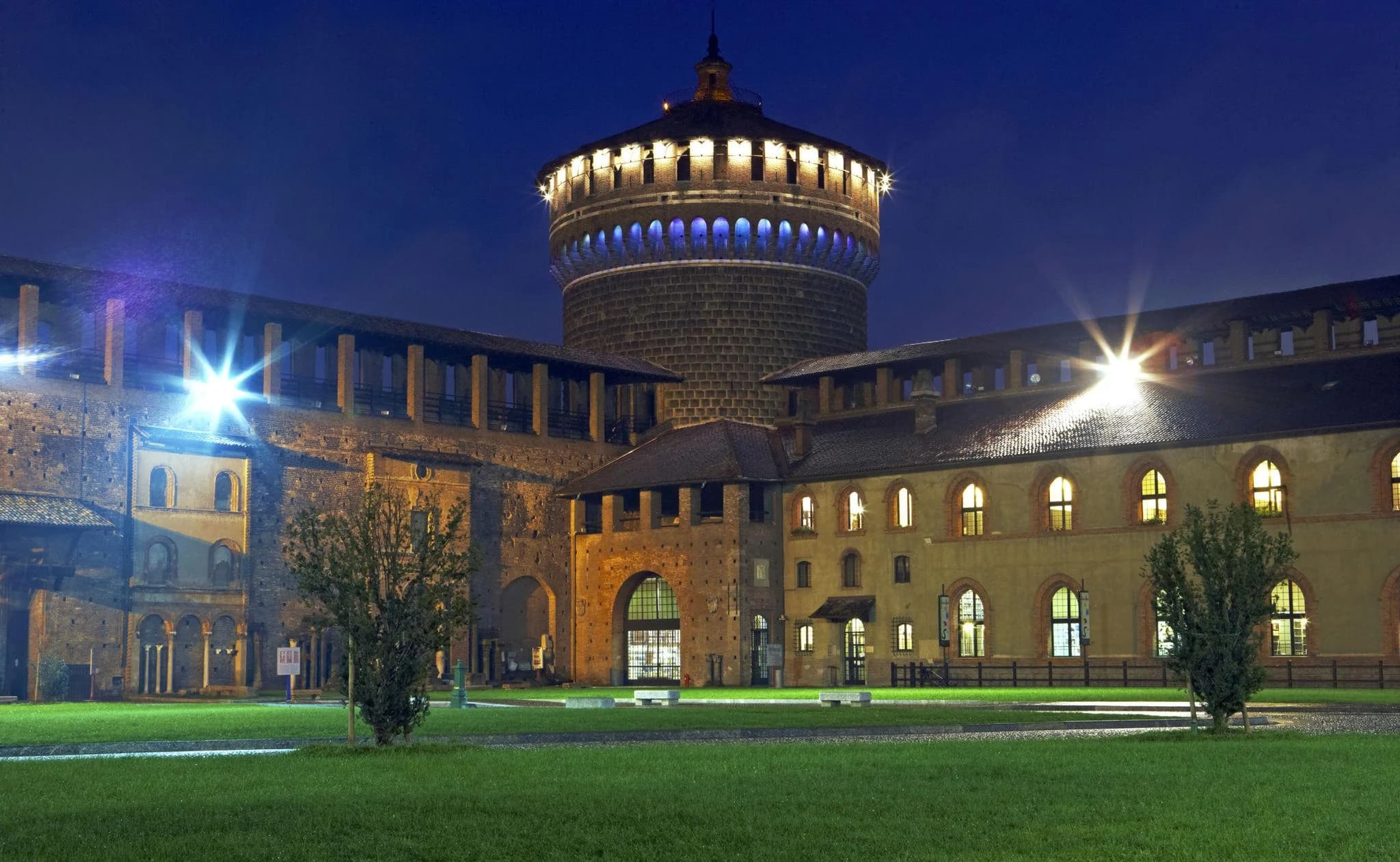 Ingresso e biglietti per Visita guidata serale a piedi a Milano